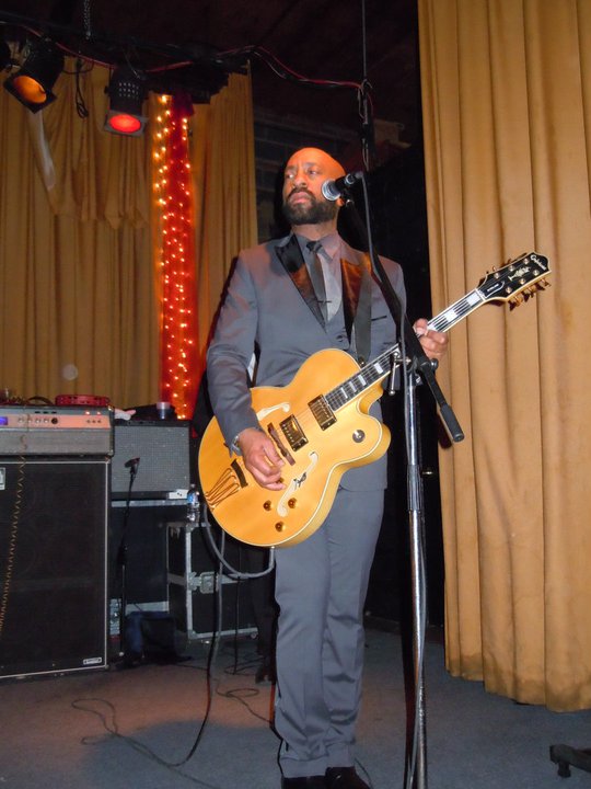 Binky Griptite with his Epiphone Emperor Regent
