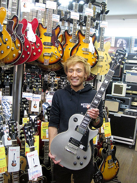 Ikebe Revole Receives Epiphone Japan Dealer Award