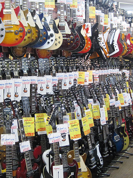 Ikebe Revole Receives Epiphone Japan Dealer Award