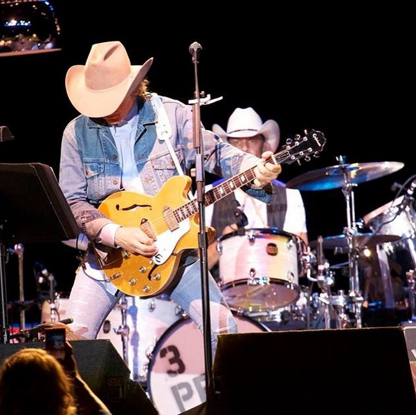 Dwight trash casino guitar