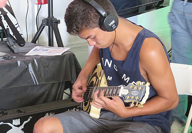 Epiphone Rock's Crazy Dave's Music Experience at Aftershock 2013
