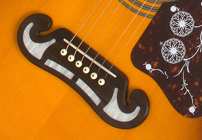 Epiphone EJ-200CE: King of the Flat-tops
