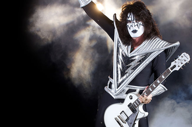 Ltd. Ed. Tommy Thayer White Lightning Les Paul Outfit